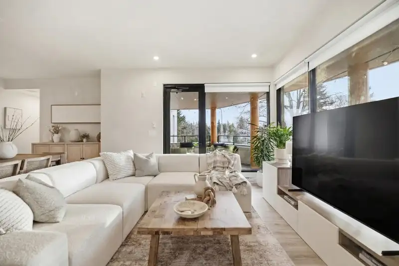 338 2635 KING GEORGE BOULEVARD - photo 3 of 33