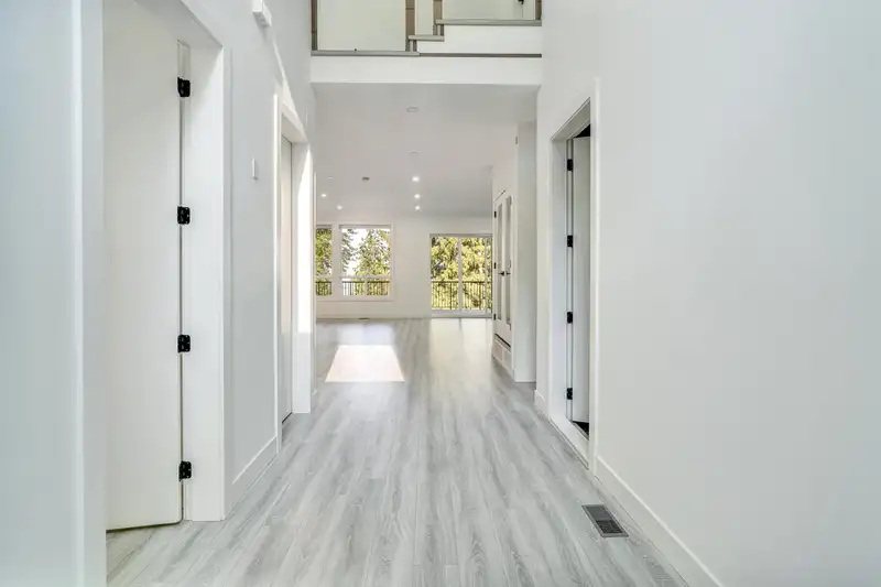 4 5988 LINDEMAN STREET - photo 3 of 38