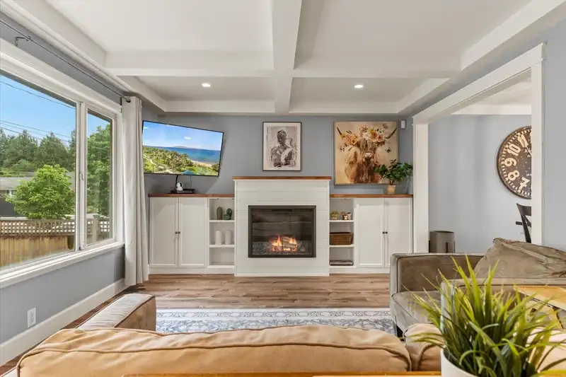 1723 AGASSIZ AVENUE - photo 4 of 35