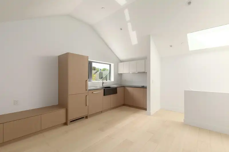 22 W 14TH AVENUE - photo 2 of 19