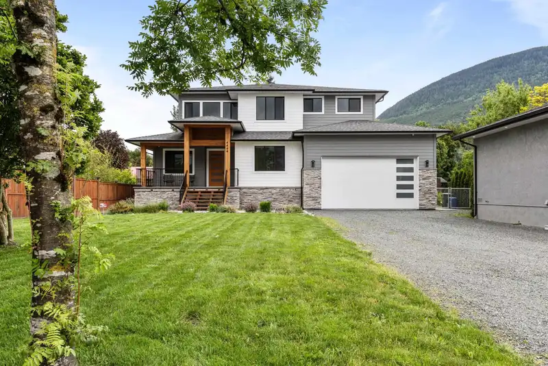 4464 COMMUNITY STREET - photo 1 of 40