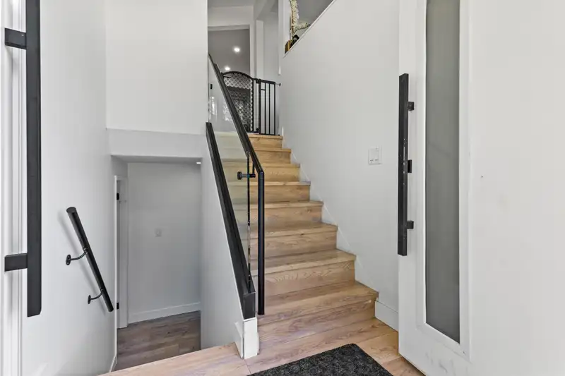 7334 111A STREET - photo 3 of 23