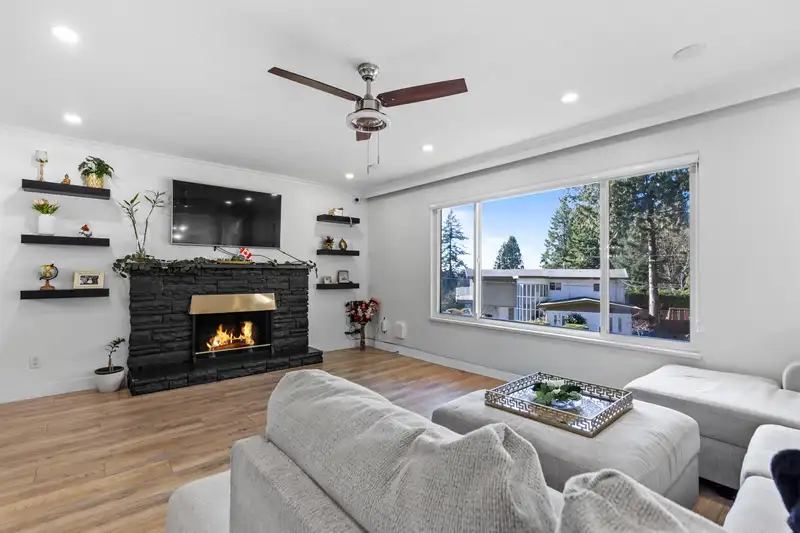 7334 111A STREET - photo 4 of 23