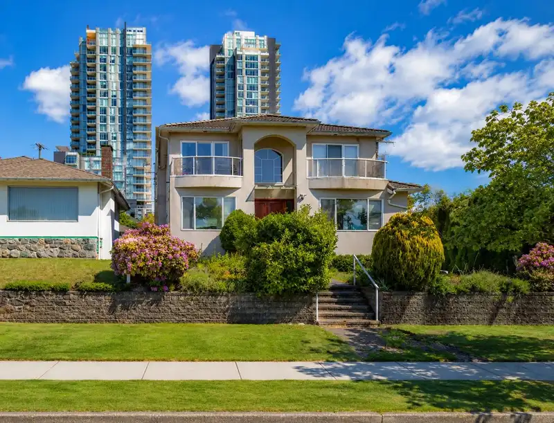 515 W 60TH AVENUE - photo 1 of 6