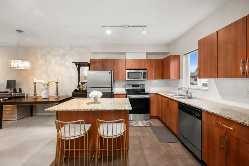 508 1661 FRASER AVENUE - photo 1 of 29
