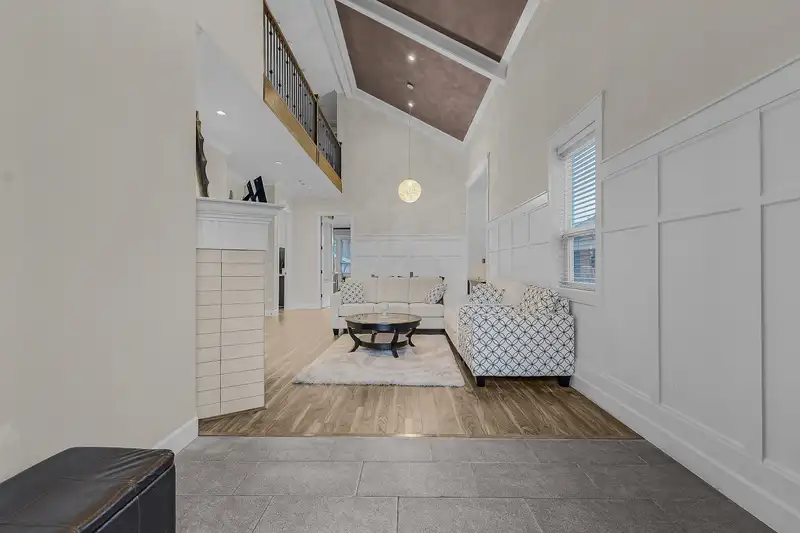 11923 92 AVENUE - photo 3 of 30