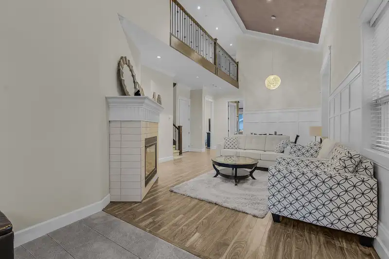 11923 92 AVENUE - photo 4 of 30