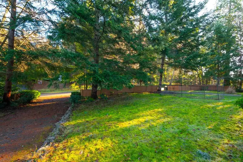 1684 WHITESAILS DRIVE - photo 3 of 38