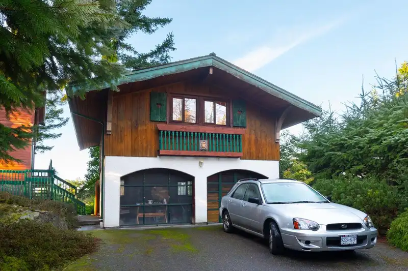 1684 WHITESAILS DRIVE - photo 4 of 38