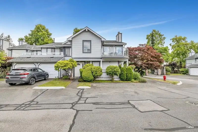 28 9261 122 STREET - photo 2 of 25