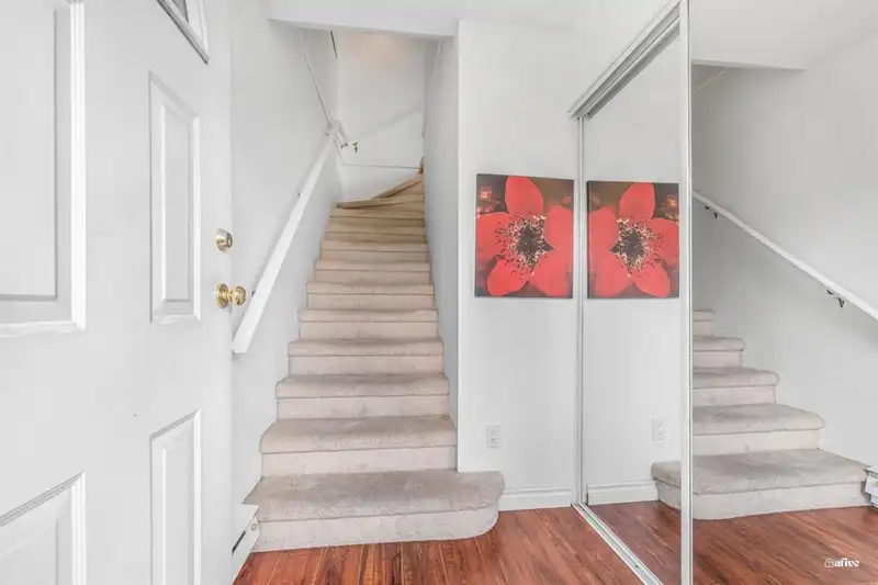 28 9261 122 STREET - photo 3 of 25