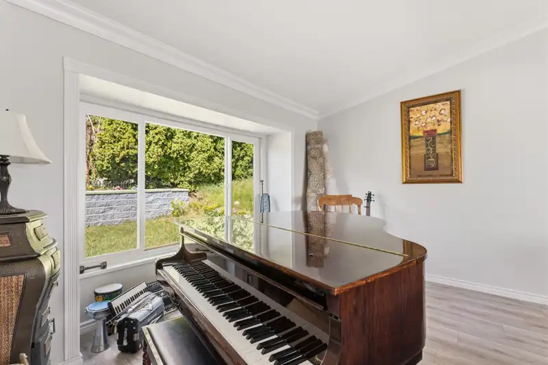 1315 JOHNSON STREET - photo 4 of 33