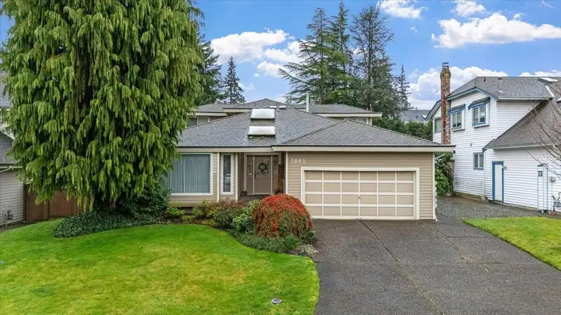 1841 WALNUT CRESCENT - photo 3 of 38