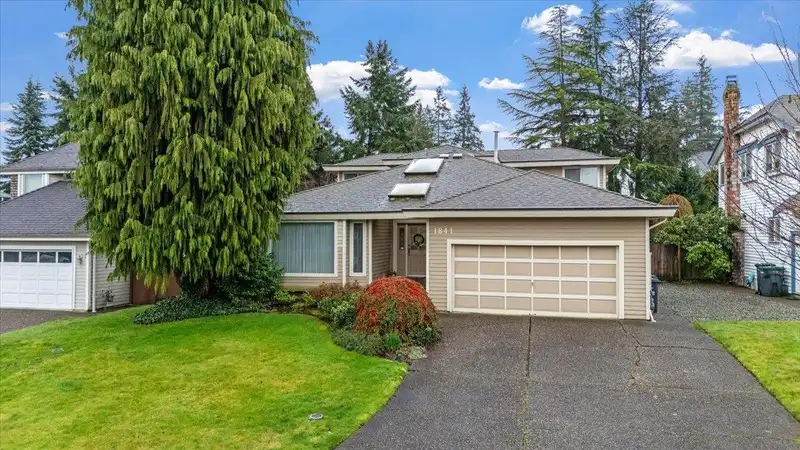 1841 WALNUT CRESCENT - photo 4 of 38