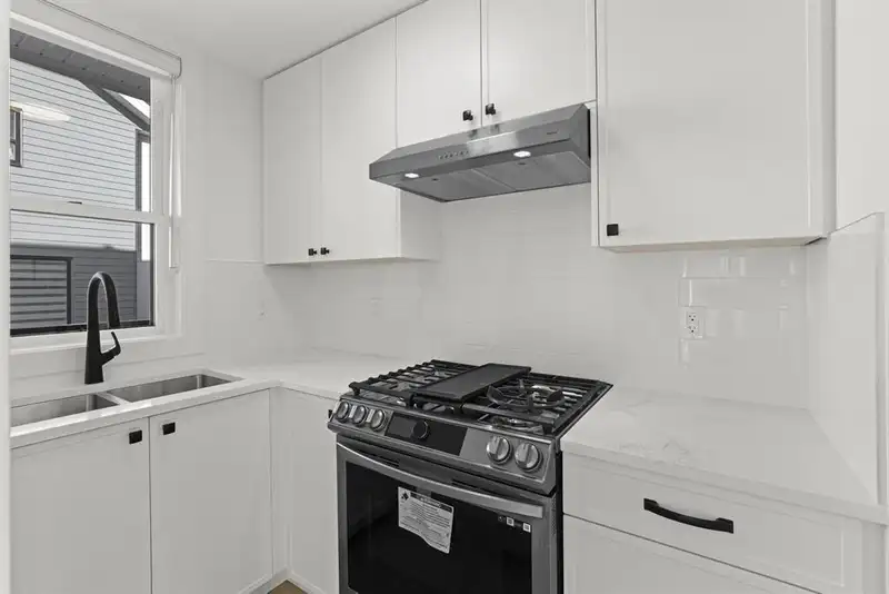 37 12635 63 AVENUE - photo 3 of 23
