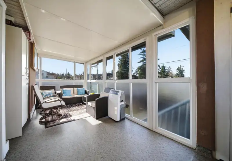 13155 110 AVENUE - photo 3 of 34