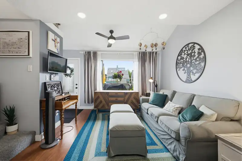 4716 48B STREET - photo 1 of 33