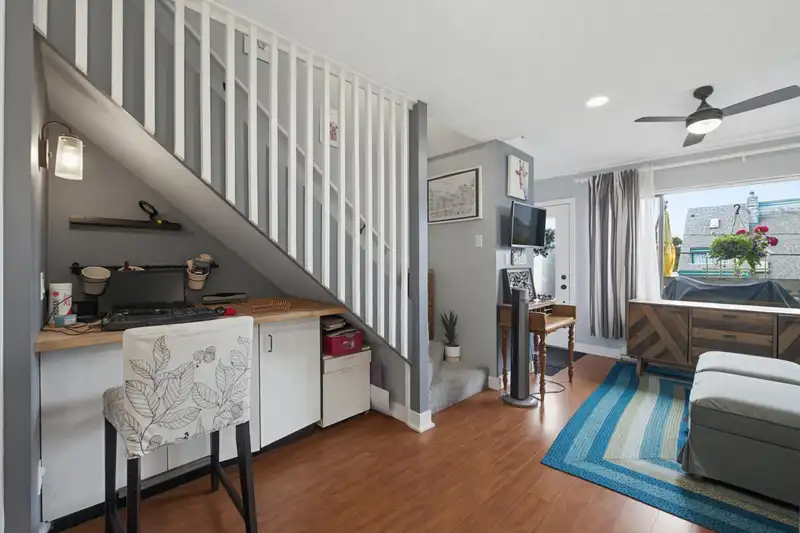 4716 48B STREET - photo 2 of 33