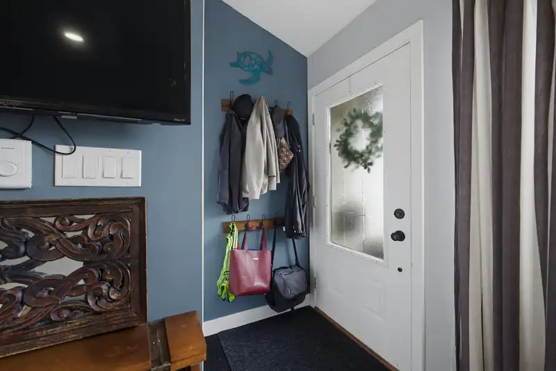 4716 48B STREET - photo 4 of 33