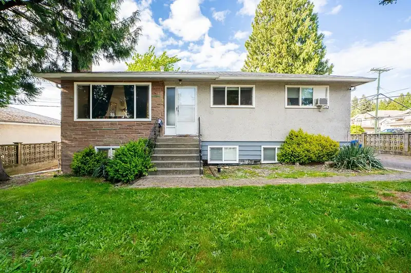 11191 90 AVENUE - photo 1 of 37