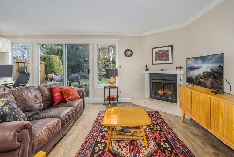 31 12331 PHOENIX DRIVE - photo 4 of 35
