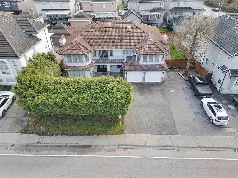 12604 68 AVENUE - photo 4 of 38