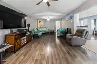 213 7156 121 STREET - thumbnail 3
