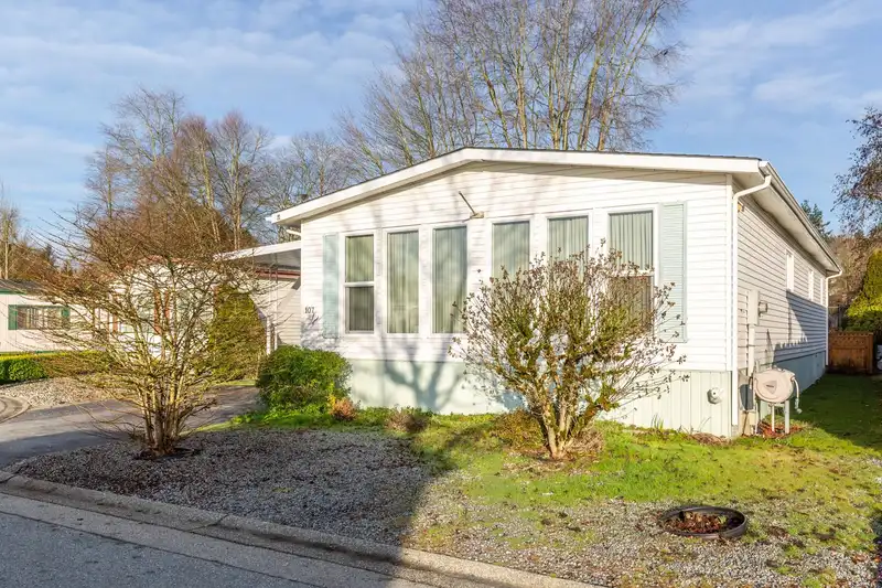 107 145 KING EDWARDS STREET - photo 3 of 40