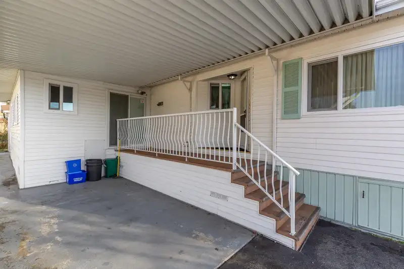 107 145 KING EDWARDS STREET - photo 4 of 40