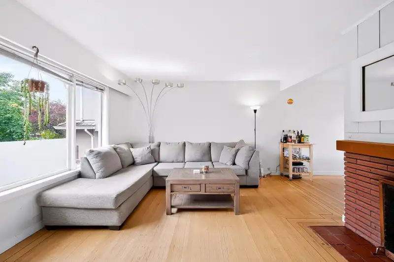 1685 E 55TH AVENUE - photo 3 of 34