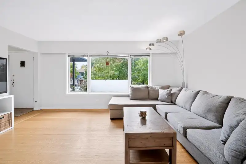 1685 E 55TH AVENUE - photo 4 of 34