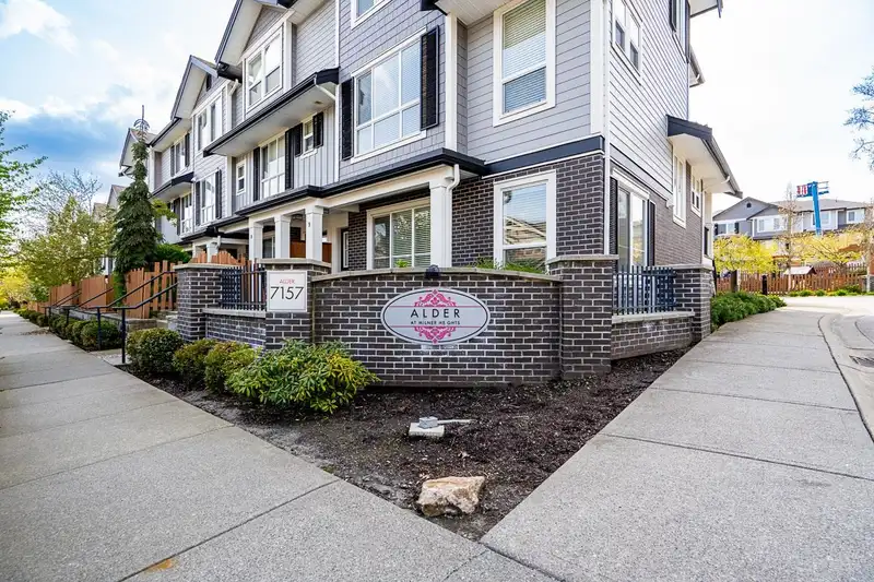 28 7157 210 STREET - photo 2 of 38