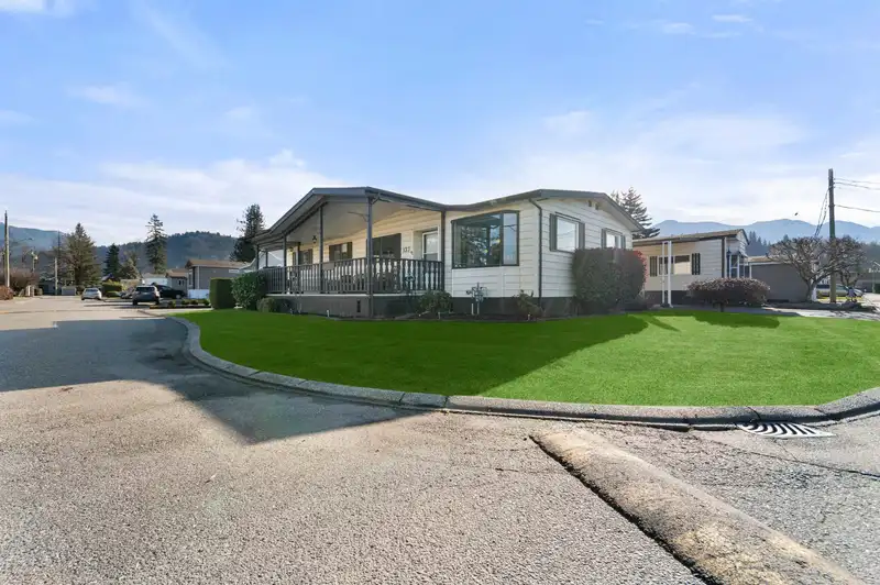 137 6338 VEDDER ROAD - photo 1 of 32