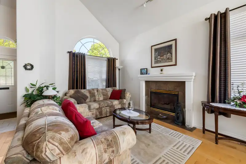 21004 43A AVENUE - photo 4 of 36