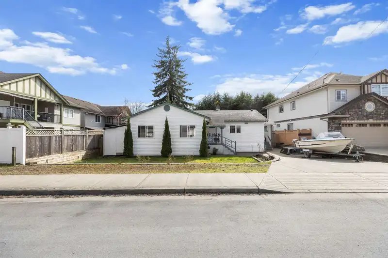 32622 EGGLESTONE AVENUE - photo 1 of 40