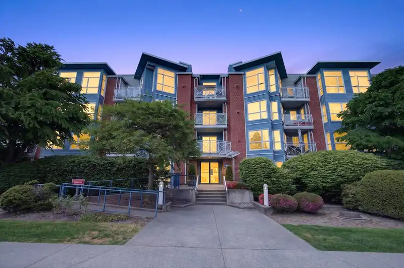 101 20245 53 AVENUE - photo 2 of 36