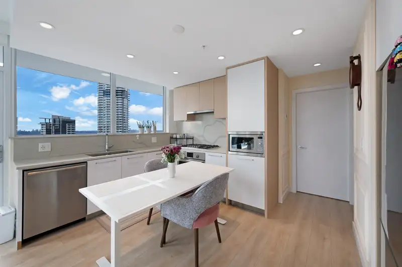 1309 567 CLARKE ROAD - photo 3 of 40