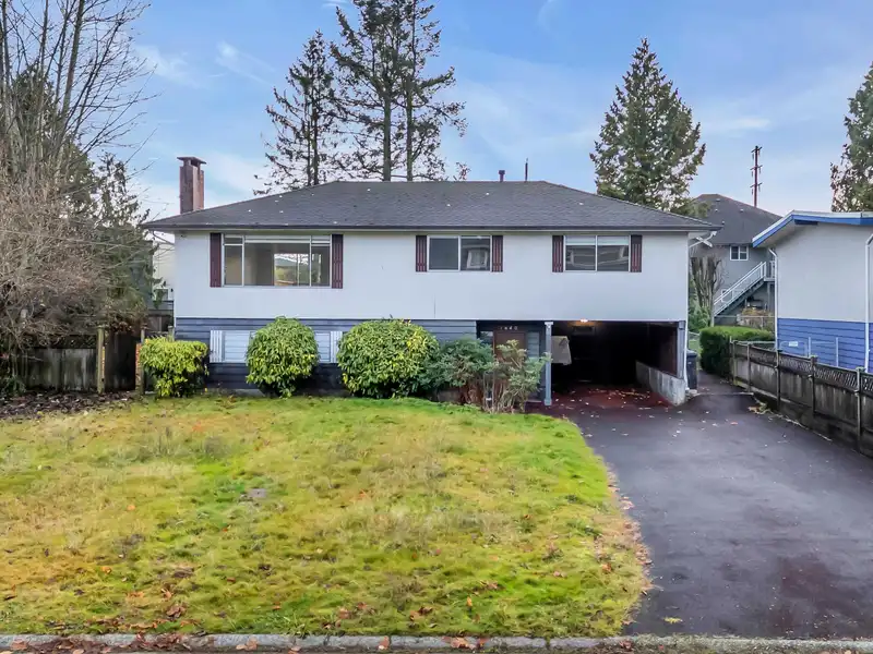 1640 SPRAY AVENUE - photo 2 of 36