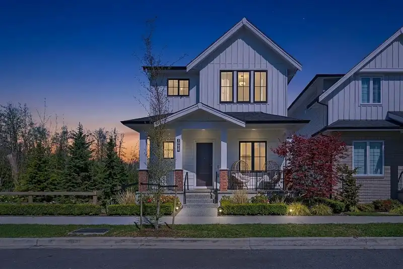 19619 75 AVENUE - photo 1 of 25