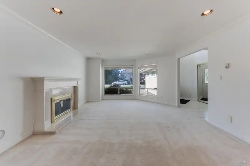 6300 BOUCHARD COURT - photo 3 of 37
