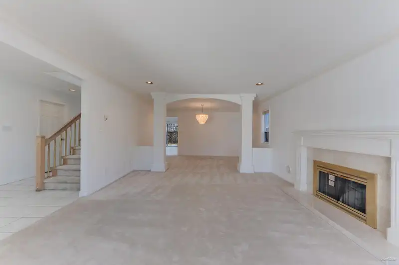 6300 BOUCHARD COURT - photo 4 of 37