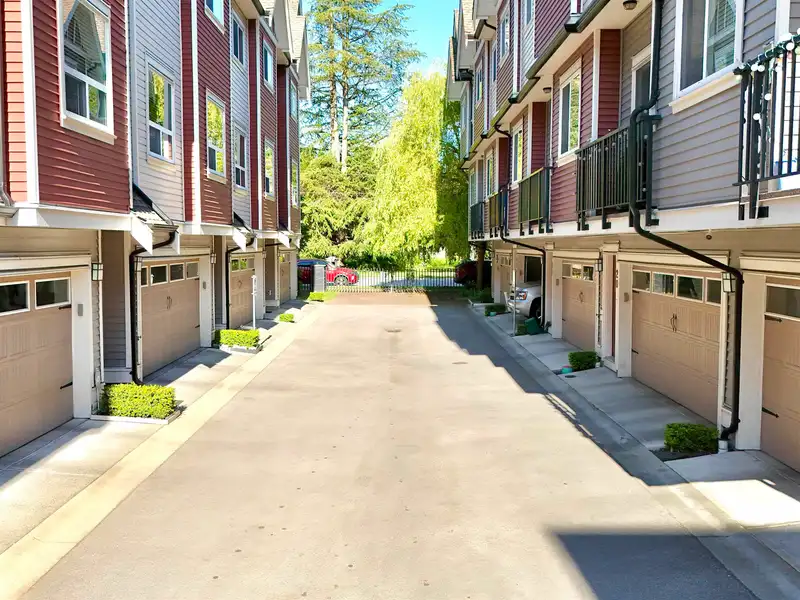 17 14177 103 AVENUE - photo 4 of 38