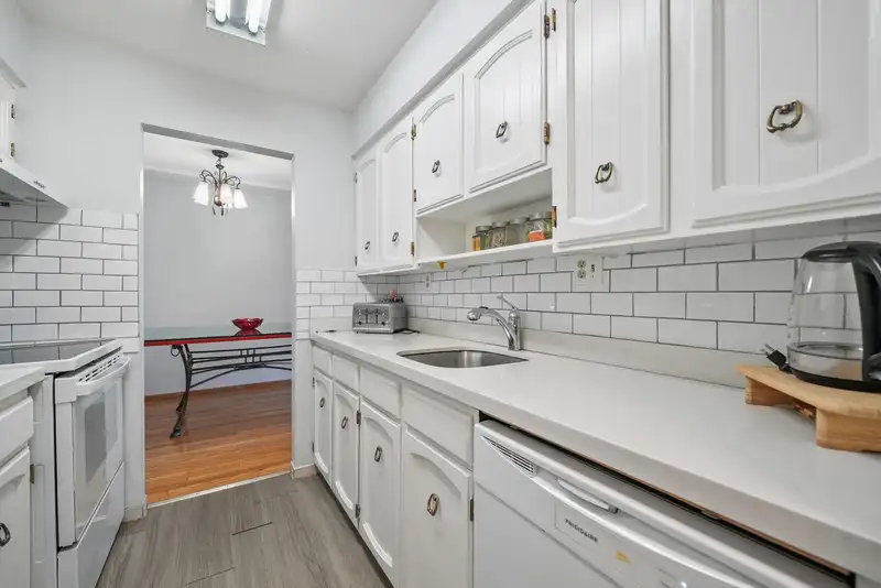 202 8770 LAUREL STREET - photo 2 of 20