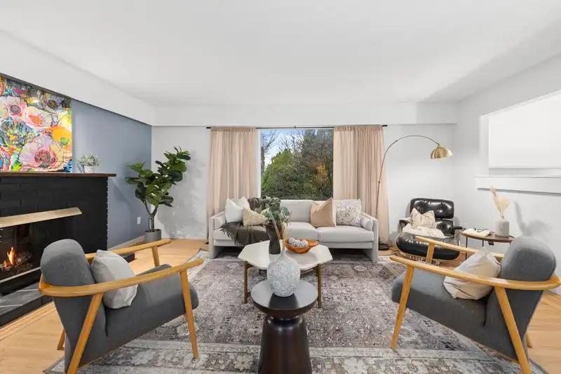 3878 ROYAL OAK AVENUE - photo 2 of 30