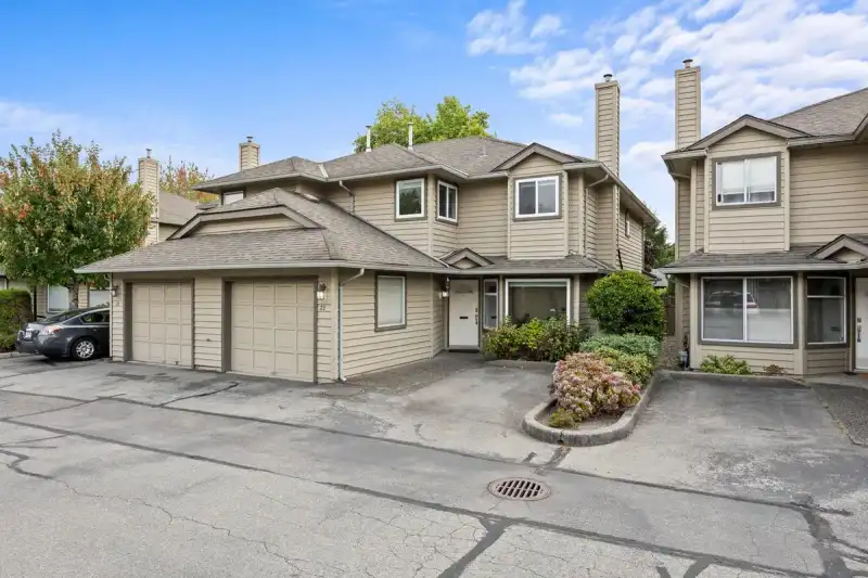 22 9727 152B STREET - photo 2 of 33