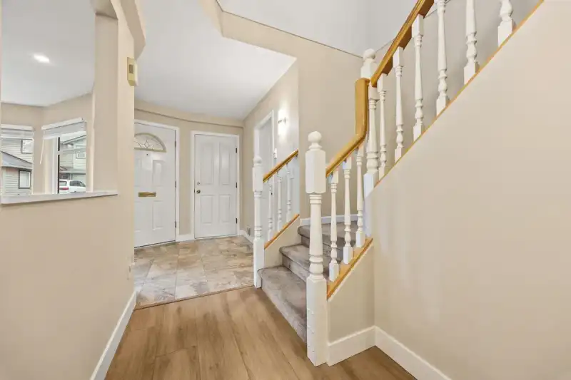 22 9727 152B STREET - photo 4 of 33
