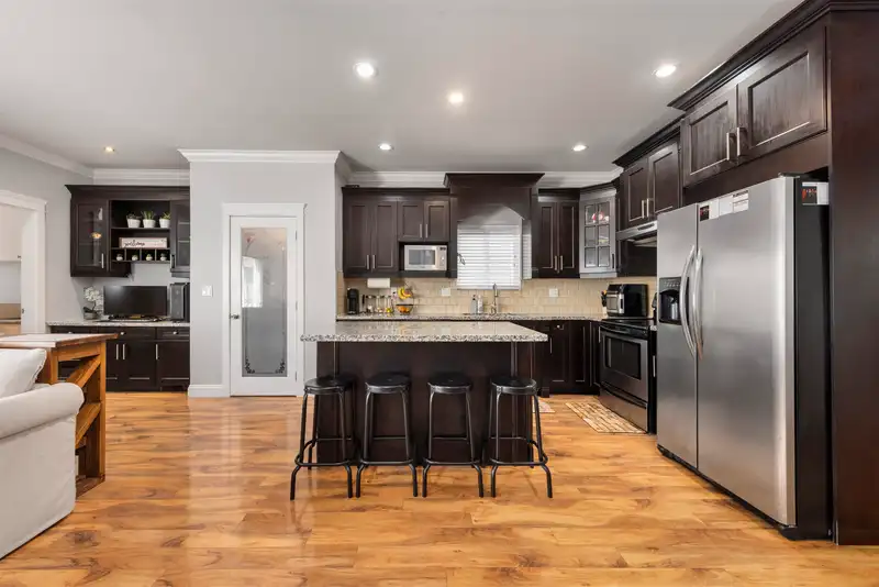 15032 60 AVENUE - photo 2 of 40