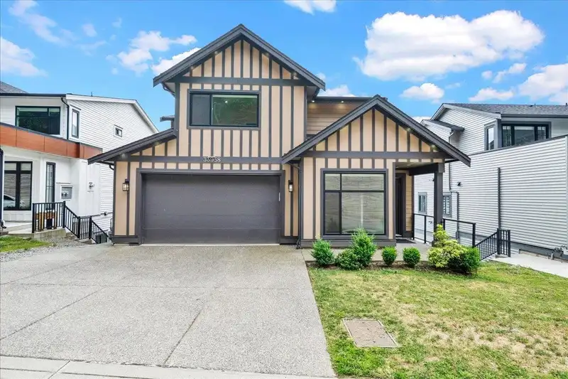 33958 PARR AVENUE - photo 2 of 39