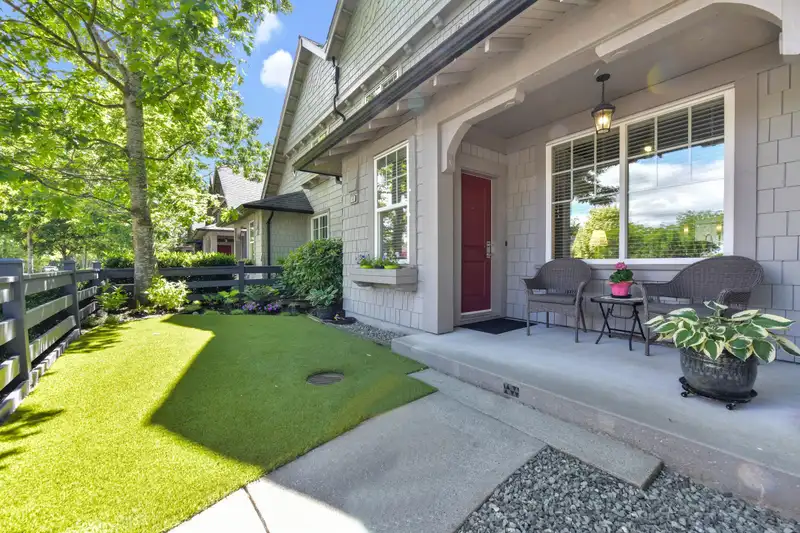 92 6450 187 STREET - photo 3 of 30
