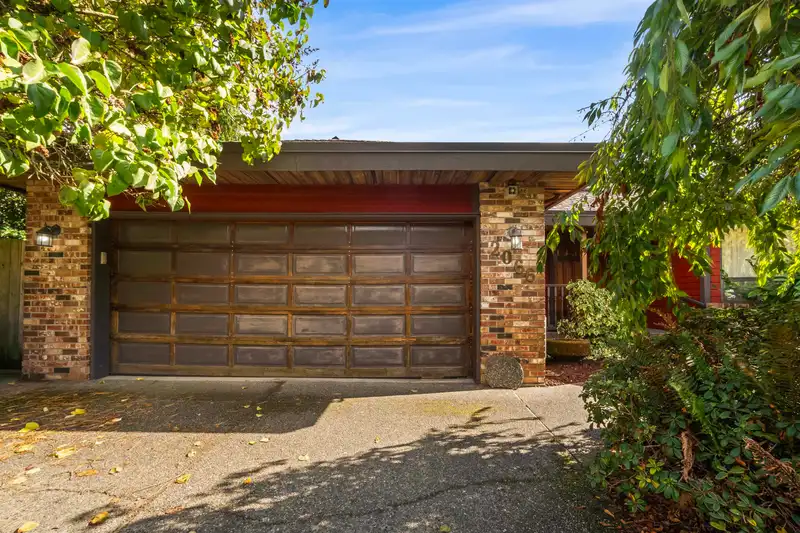 2066 149 STREET - photo 2 of 40